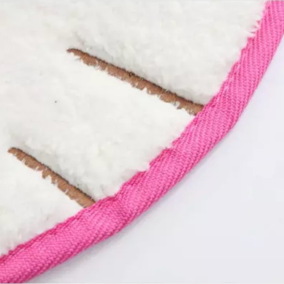 COPY - Hello Kitty Plush Bathmat White 22"” wide x 18"tall - Picture 3 of 9